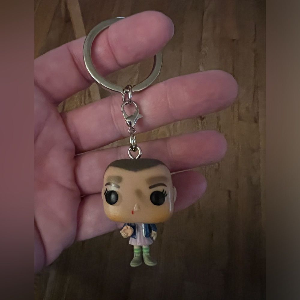 Funko Pop Keychain Stranger Things ELEVEN - Picture 2 of 8